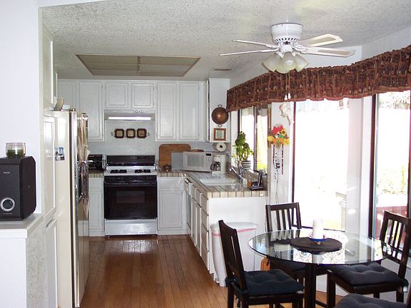 3rd image of 2587 Vista Grande