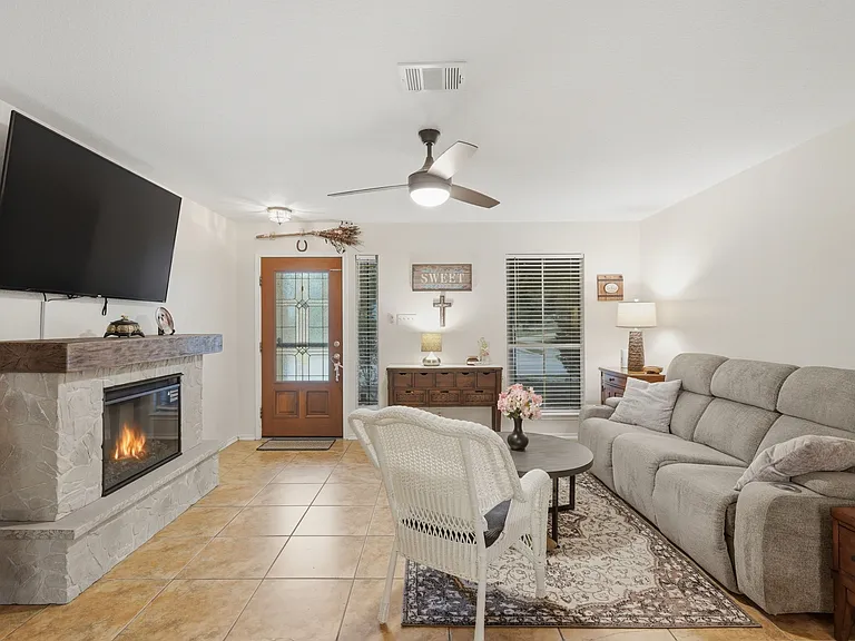 2909 Ashwood Rd — Photo 6
