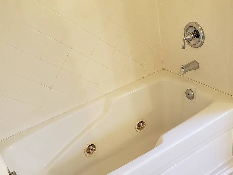 jet tub in Master on lowest level