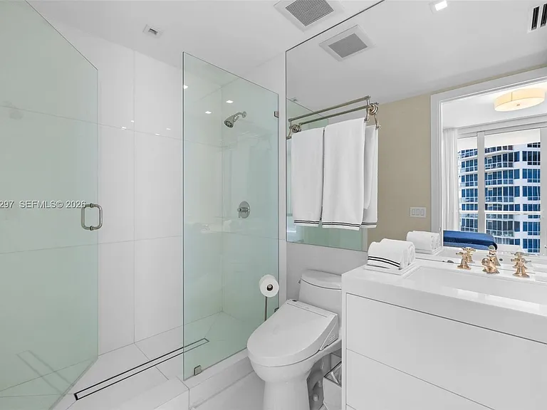 50 S Pointe Dr #1502/03 — Photo 32