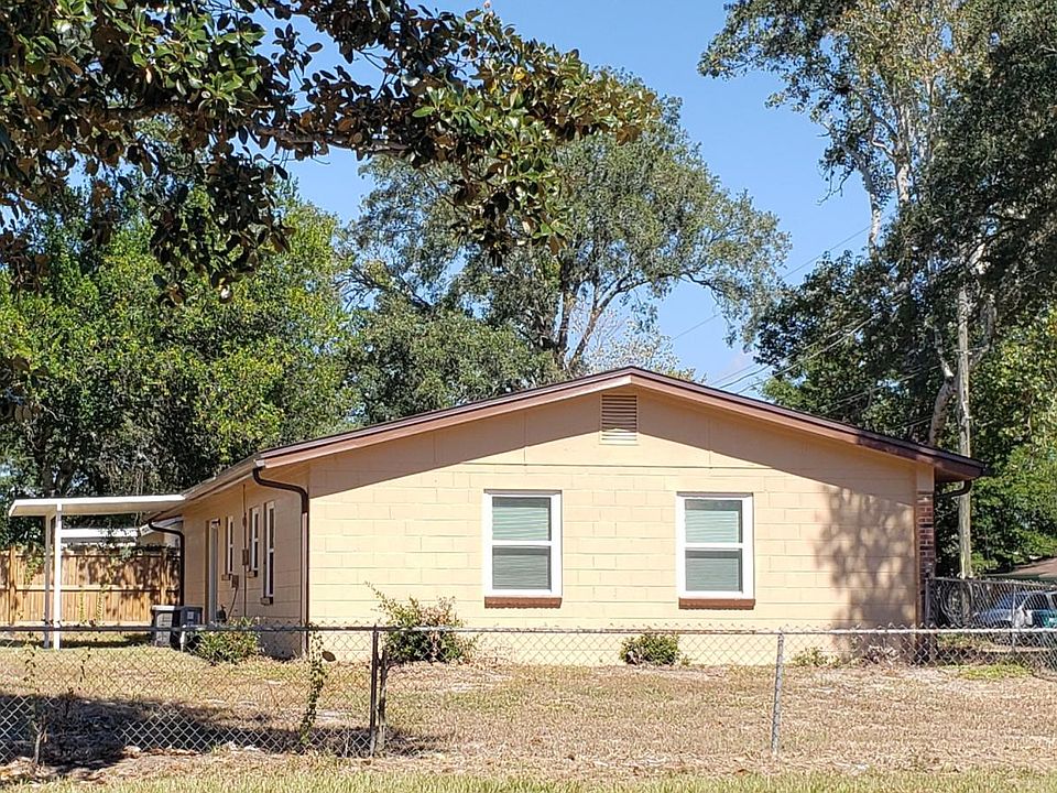 Corner lot
