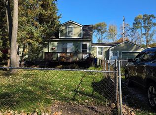 6522 Saline Dr, Waterford, MI 48329