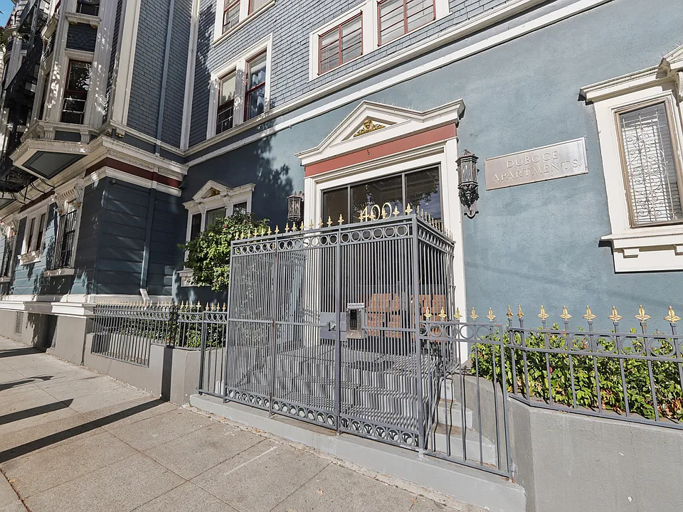 Main entrance door of the apartment building at 400 Duboce Ave, San Francisco, CA 94117, United States