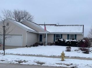 1825 Penhurst Way, Waukesha, WI 53186