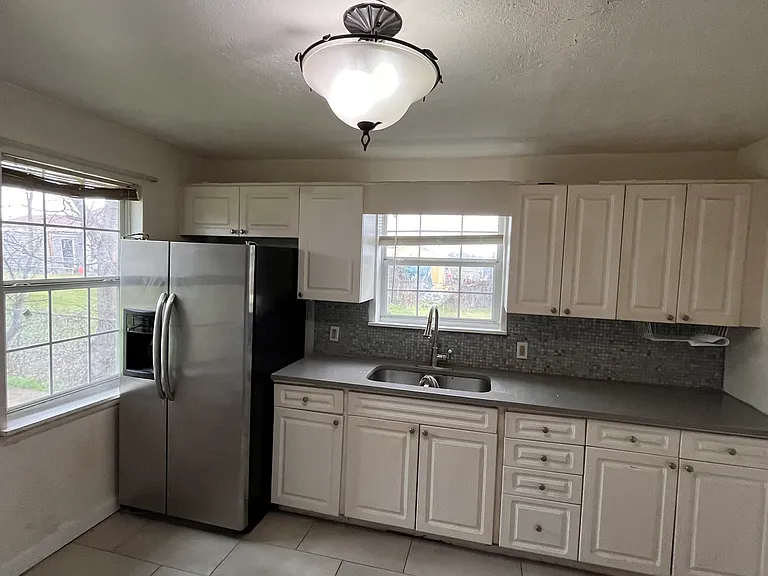 1708 Liberty St — Photo 12