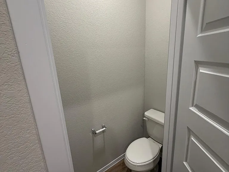 2615 Derwent Dr — Photo 3