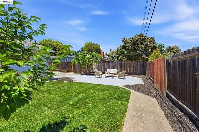 46718 Bradley St — Photo 17