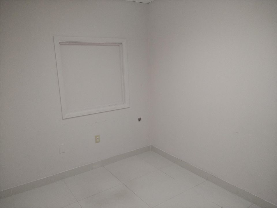 2nd image of 540 NW 165th St Ste 305C