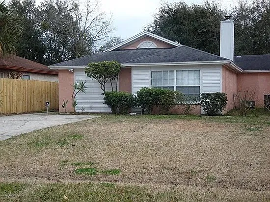 511 Camelia St — Photo 1