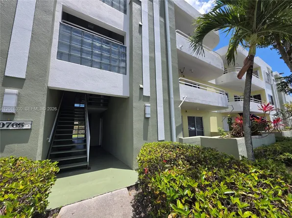 10765 SW 108th Ave APT 104, Miami, FL 33176