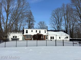 8665 Meskill Rd, Columbus, MI 48063