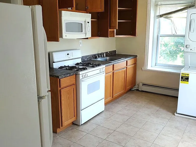 Mount Pleasant Ave W 134 — Photo 7
