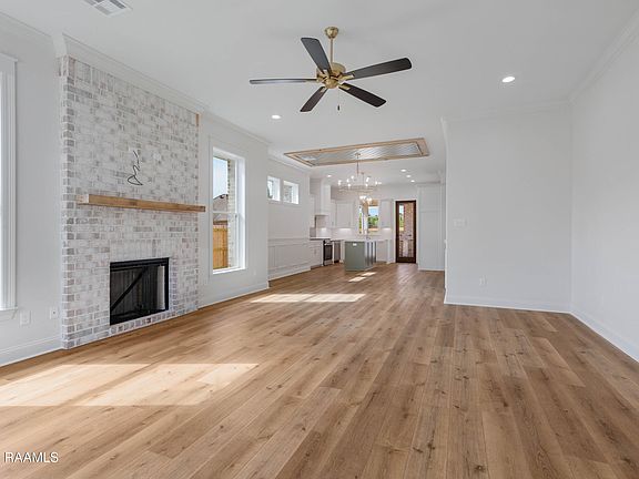 4th image of 401 Croft Row