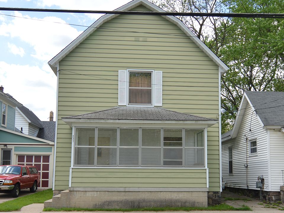 1st image of 237 Pine Ave NW