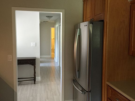 5th image of 444 Riverview Ave