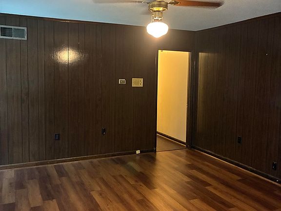 3rd image of 2747 Whitney Ave