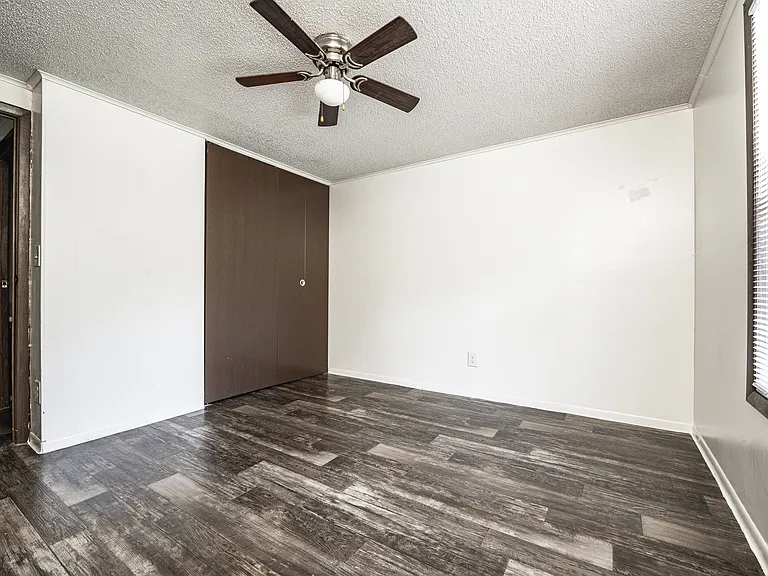 Camellia Court Apartments — Photo 30