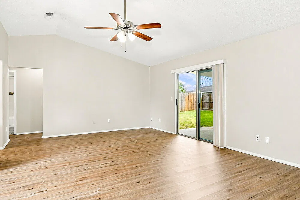 3 bed, 2.0 bath, 1298 sqft, $1,865 — Photo 4