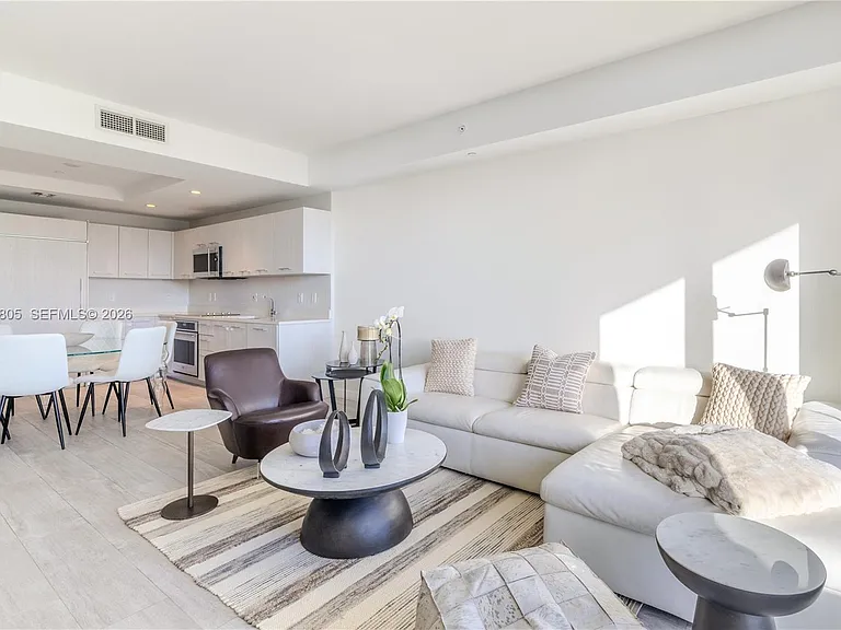 55 SW 9th St #3404 — Photo 2