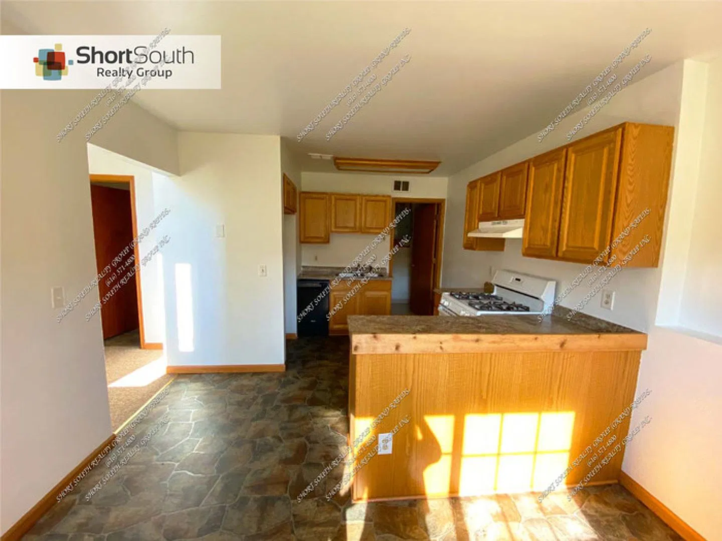 4 bed 2 bath Single Family Home — Photo 2