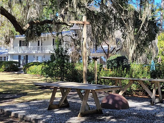 2nd image of 942 May River Rd