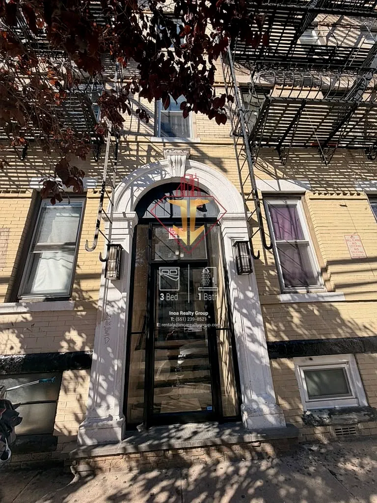 3 bed, 900 sqft, $2,795 — Photo 4