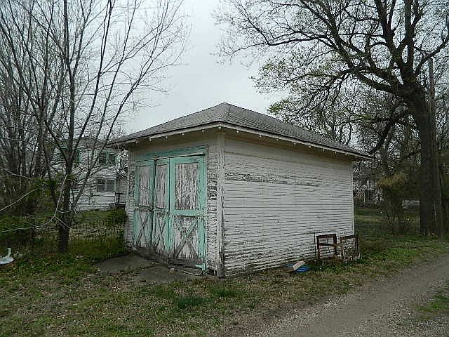 2nd image of 318 E 8th Ave