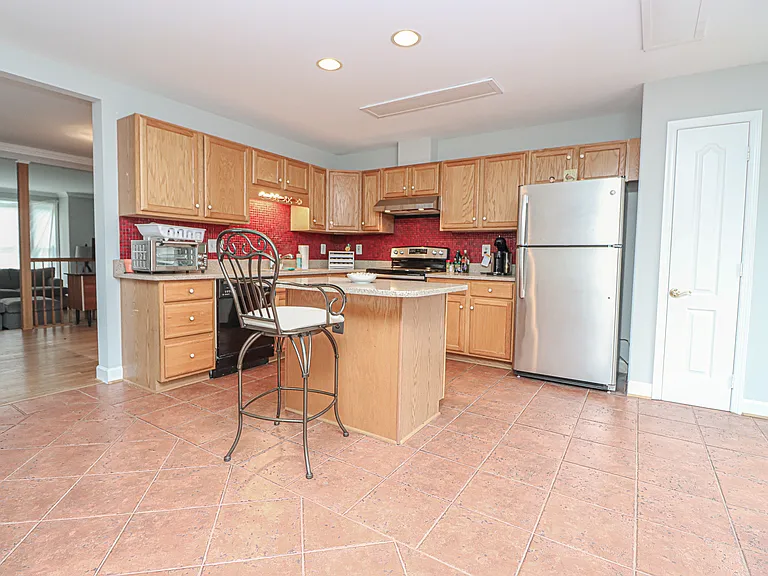 3900 Kathryn Jean Ct — Photo 3