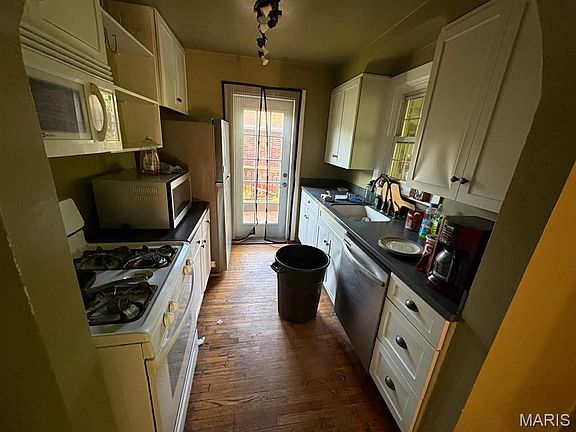 3rd image of 150 Helen Pl