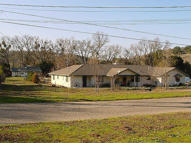 Front(w/guest hse back L)