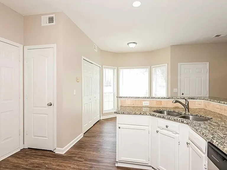 6845 Waters Edge Dr — Photo 3