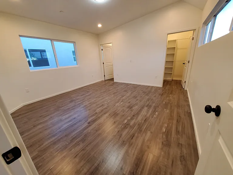 2526 Delaware St — Photo 8