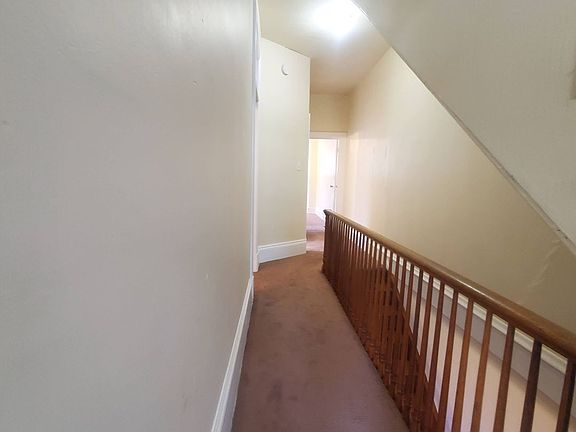 4th image of 727 W Market St