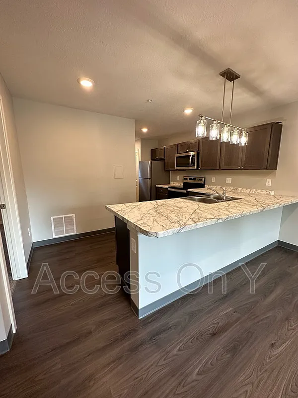 2 bed, 1.0 bath, 825 sqft, $1,375 — Photo 2