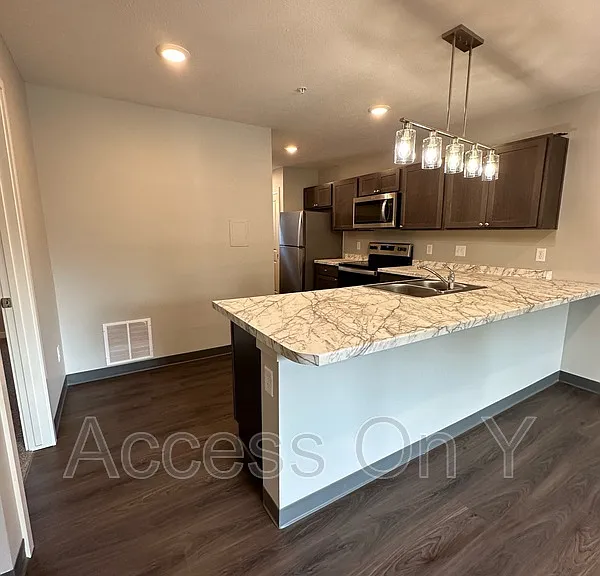 2340 Y St #8 — Photo 2