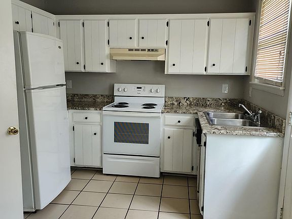 3rd image of 204 Evanmeade Dr