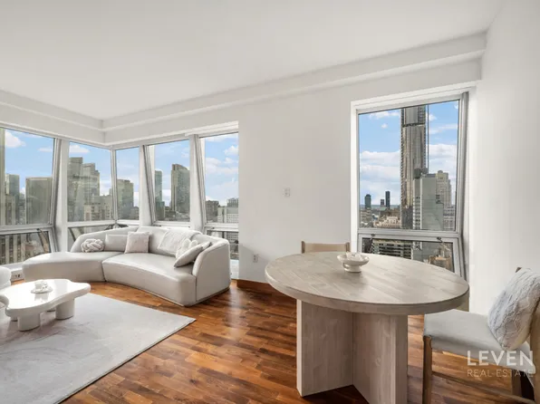 400 Fifth Avenue image 3 of 12