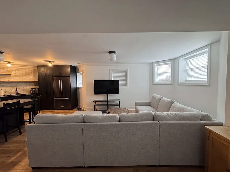 834 W Waveland Ave #G — Photo 3