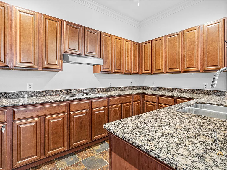 7134 S Mapleridge St #2E — Photo 8