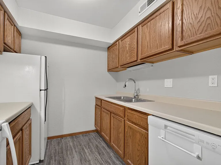 Hollow Hills Apartments — Photo 102