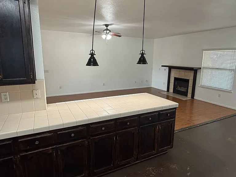 1339 Vine St — Photo 9