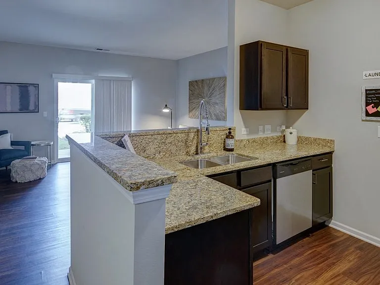 Algonquin Square Apartment Homes — Photo 4
