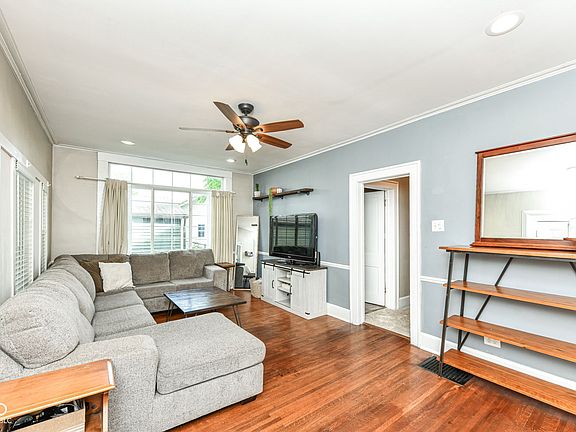 4th image of 5075 E Walnut St
