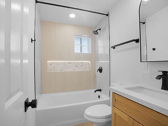 5th image of 1351 Louden Ln