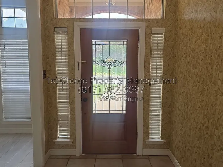 6376 Newport Ct — Photo 3