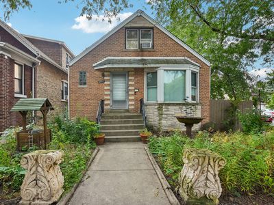 4855 W Montrose Ave, Chicago, IL, 60641