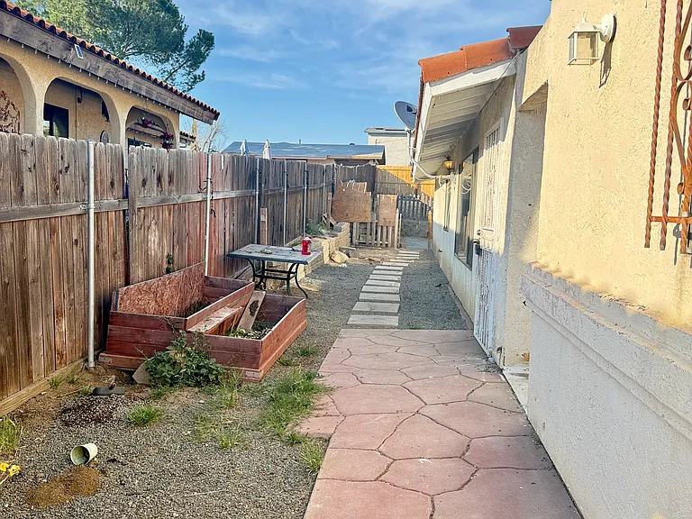 1307 W Heald Ave — Photo 19
