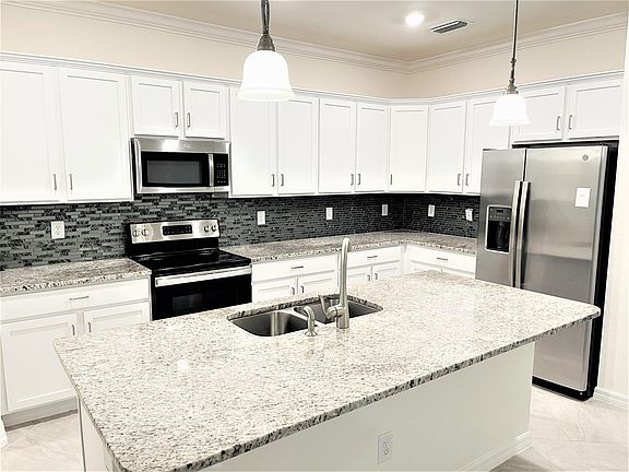 2nd image of 4428 Lemongrass Dr