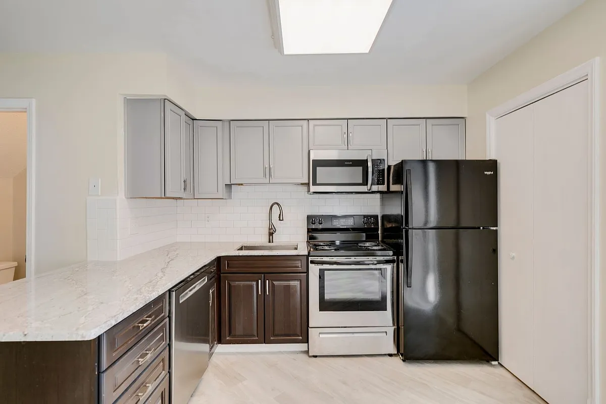 Building Photo - 108 Friar Ln