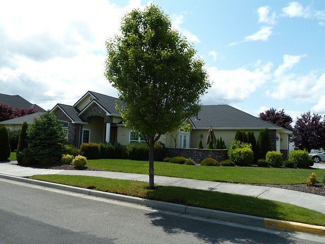 2nd image of 995 Saint Andrews Way